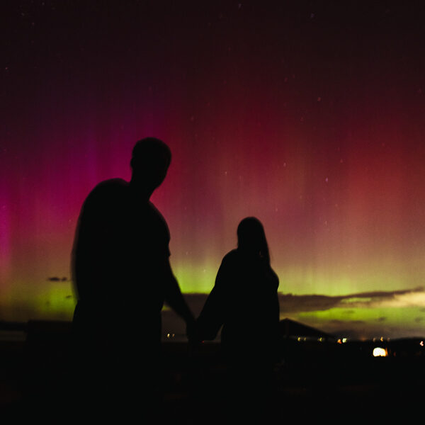 Couples Photos Under the Northern Lights. Aurora Engagement Photos.