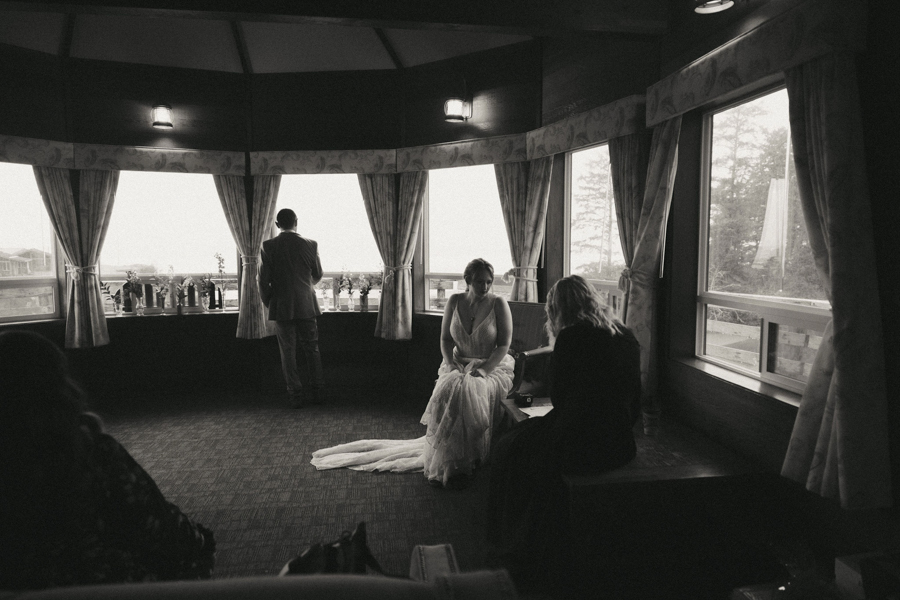 Wedding at Kalaloch Lodge in Olympic National Park.