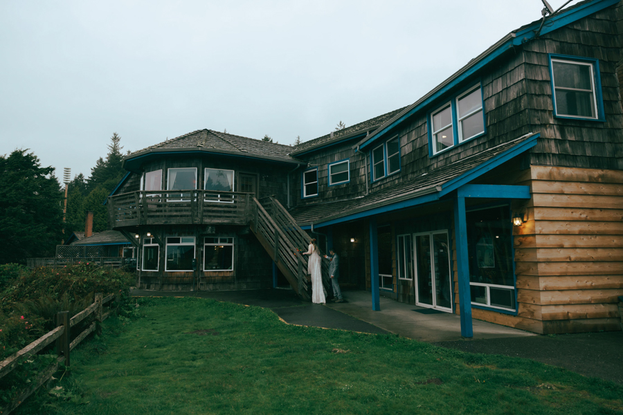 Wedding at Kalaloch Lodge in Olympic National Park.